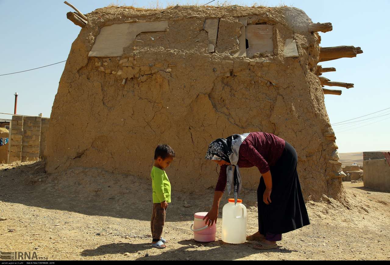 آبرسانی سیار به روستای سلطان آباد قروه در استان کردستان